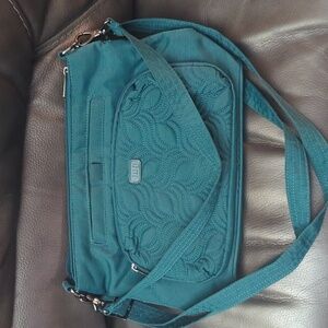 Lug Samba crossbody - brushed fabrication in emerald